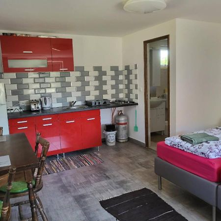 Apartamento Forrás Vendégház Tata Exterior foto