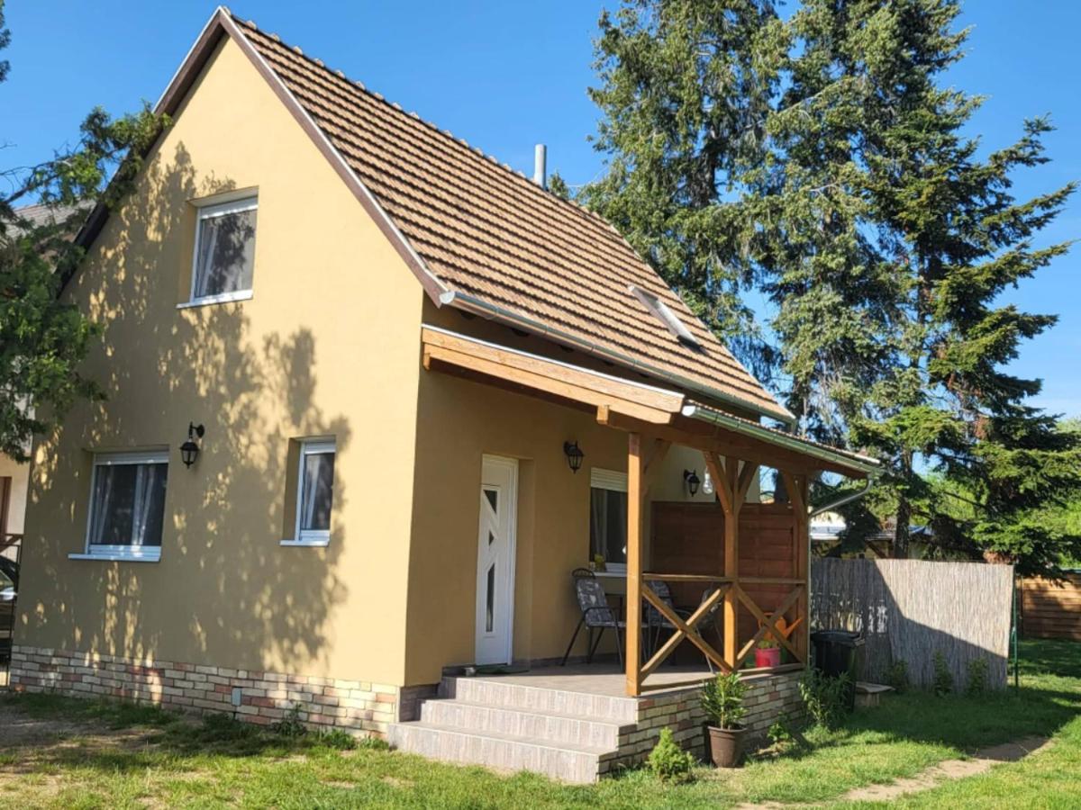 Apartamento Forrás Vendégház Tata Exterior foto