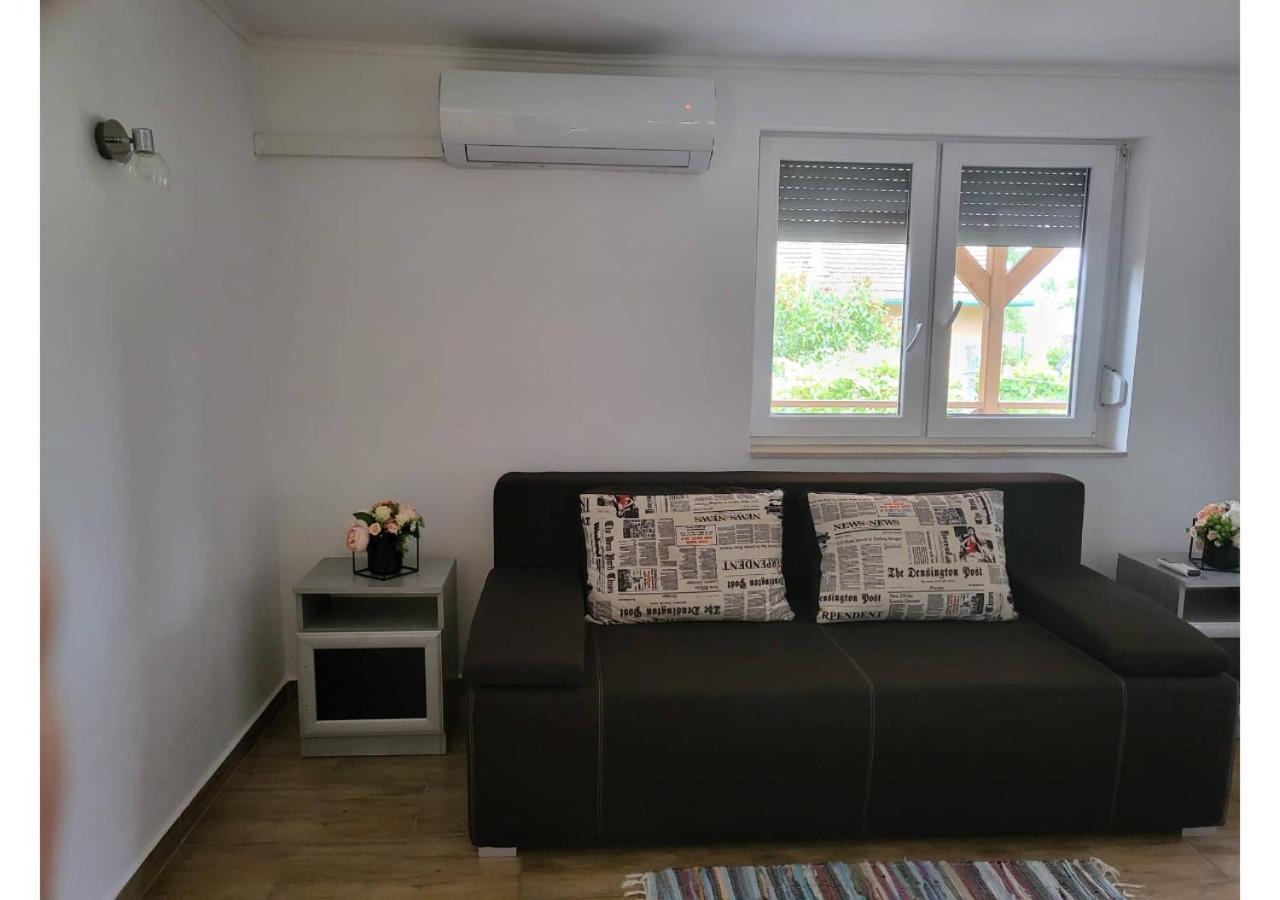 Apartamento Forrás Vendégház Tata Exterior foto