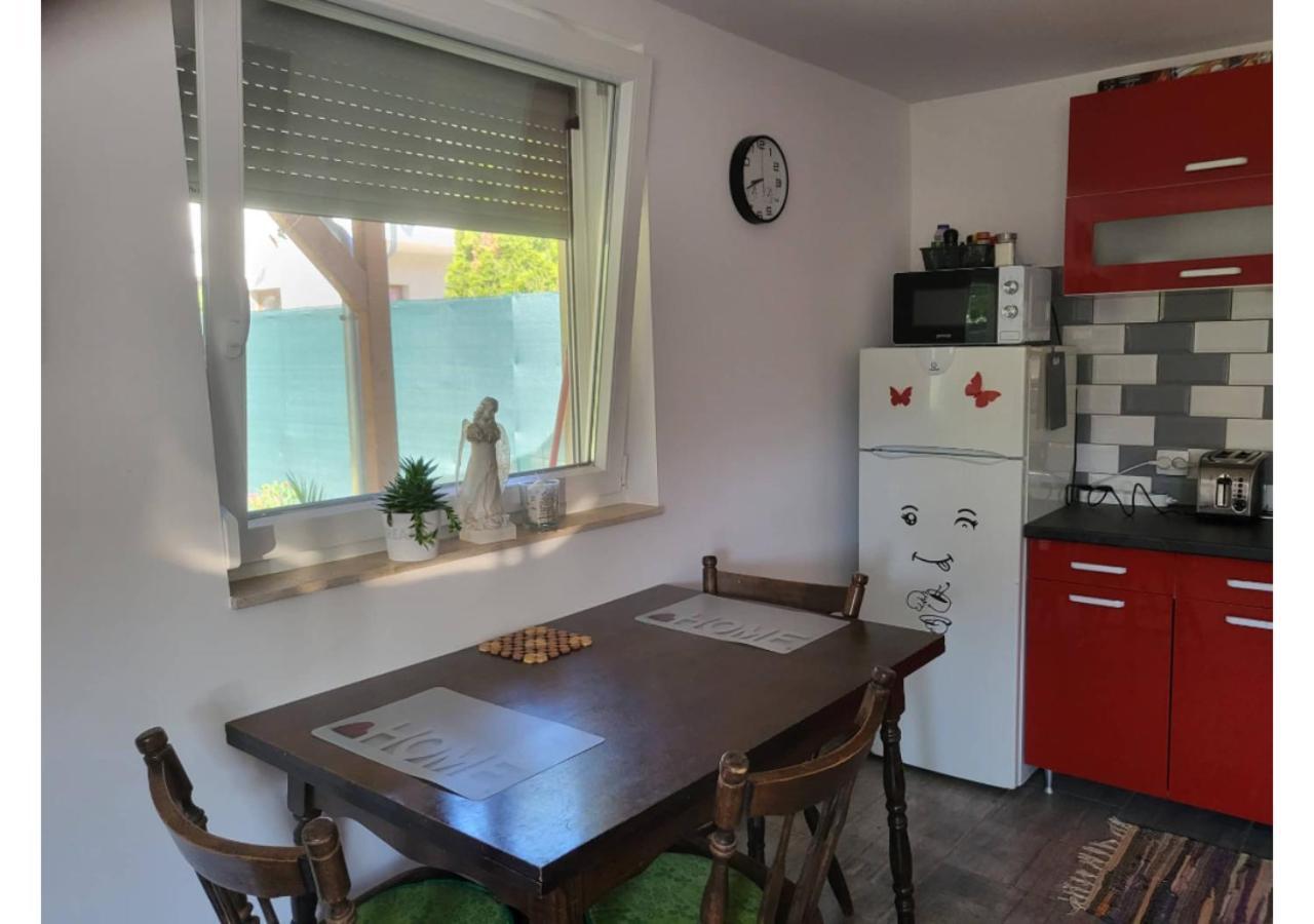 Apartamento Forrás Vendégház Tata Exterior foto