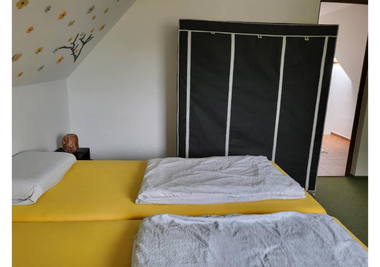 Apartamento Forrás Vendégház Tata Exterior foto