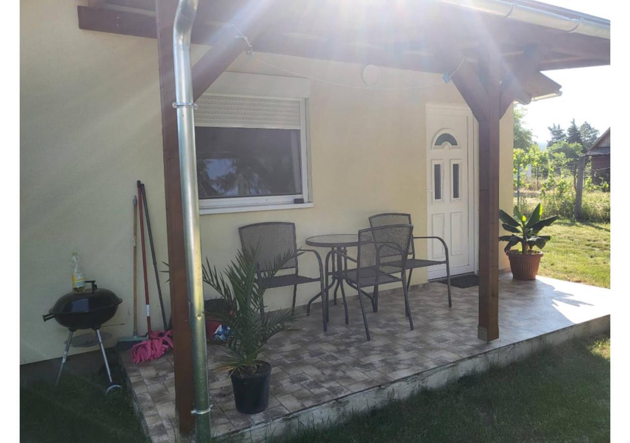 Apartamento Forrás Vendégház Tata Exterior foto