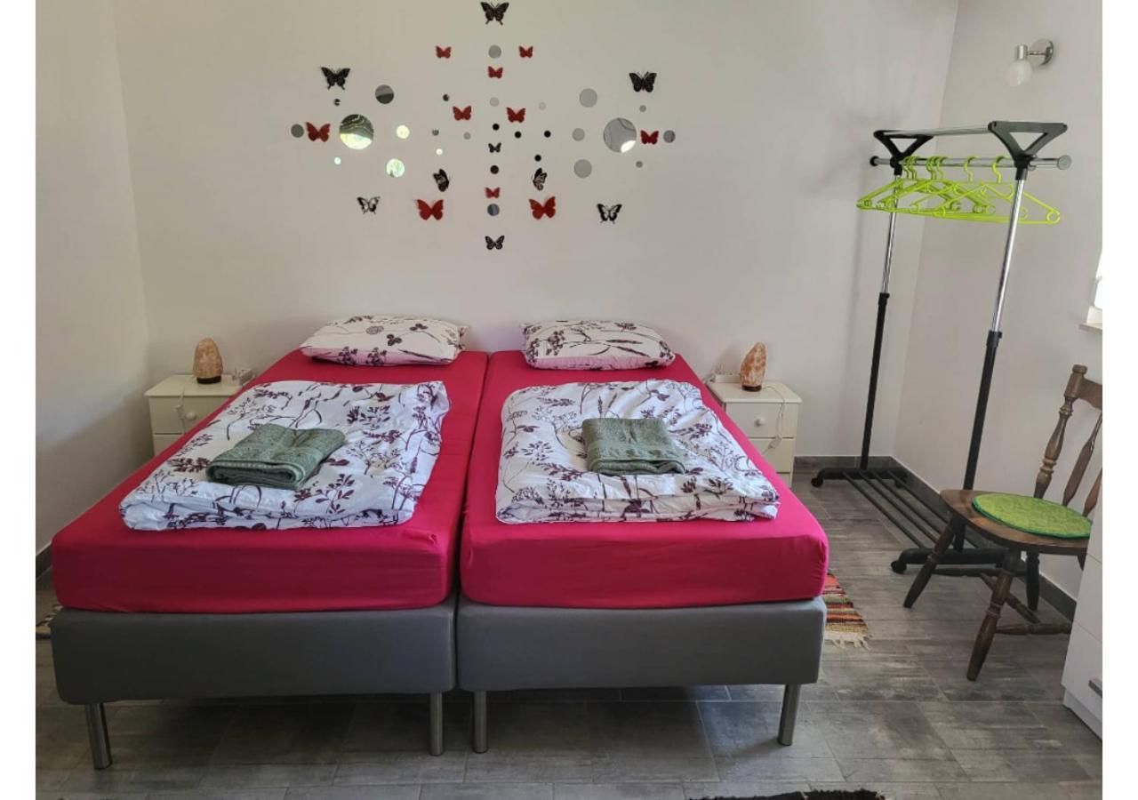 Apartamento Forrás Vendégház Tata Exterior foto