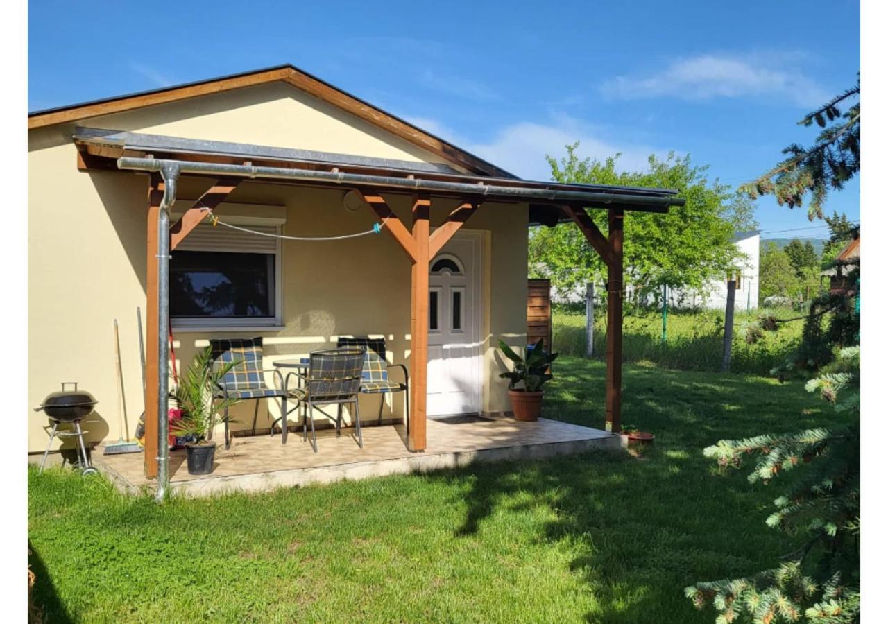 Apartamento Forrás Vendégház Tata Exterior foto